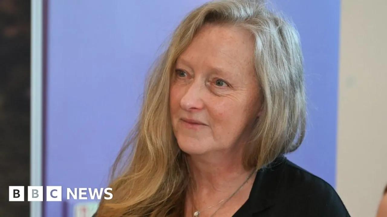 Penguin Defends 'the Salt Path' Amid Controversy Over Book's Accuracy Image