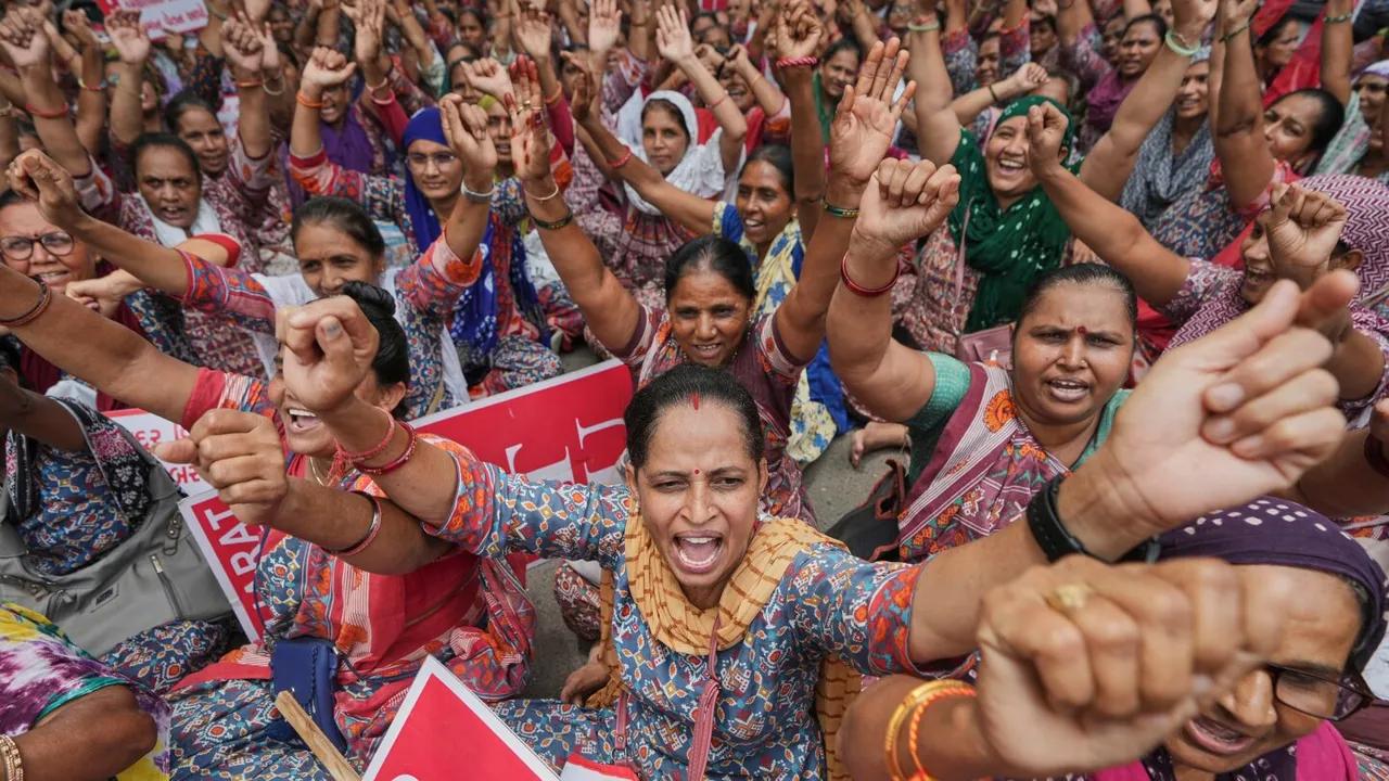 Indian Workers Strike Nationwide Against Economic Reforms Image