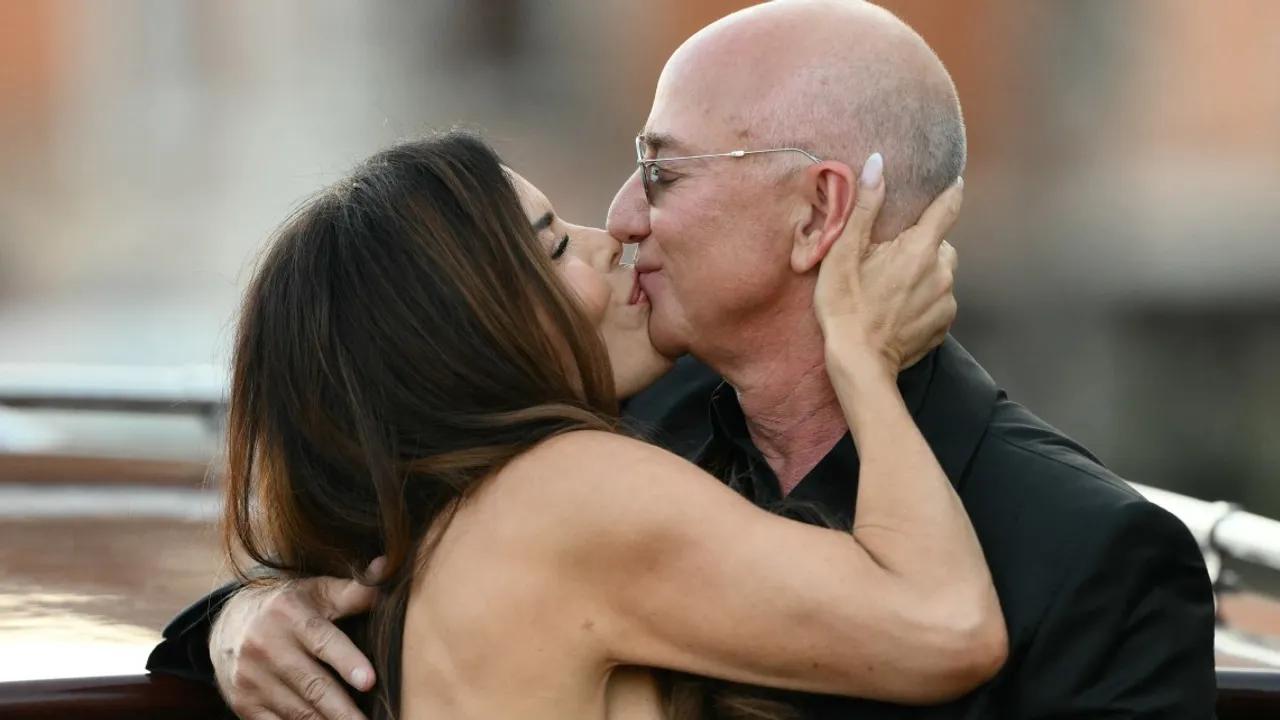 Jeff Bezos Shows Off New Hair At Sun Valley Conference Image
