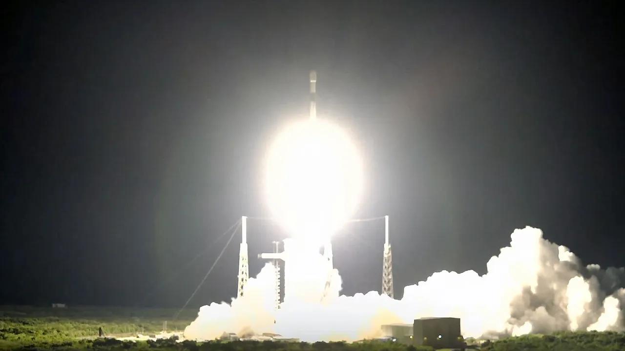 Spacex Launches Mystery Satellite To Geostationary Orbit Image
