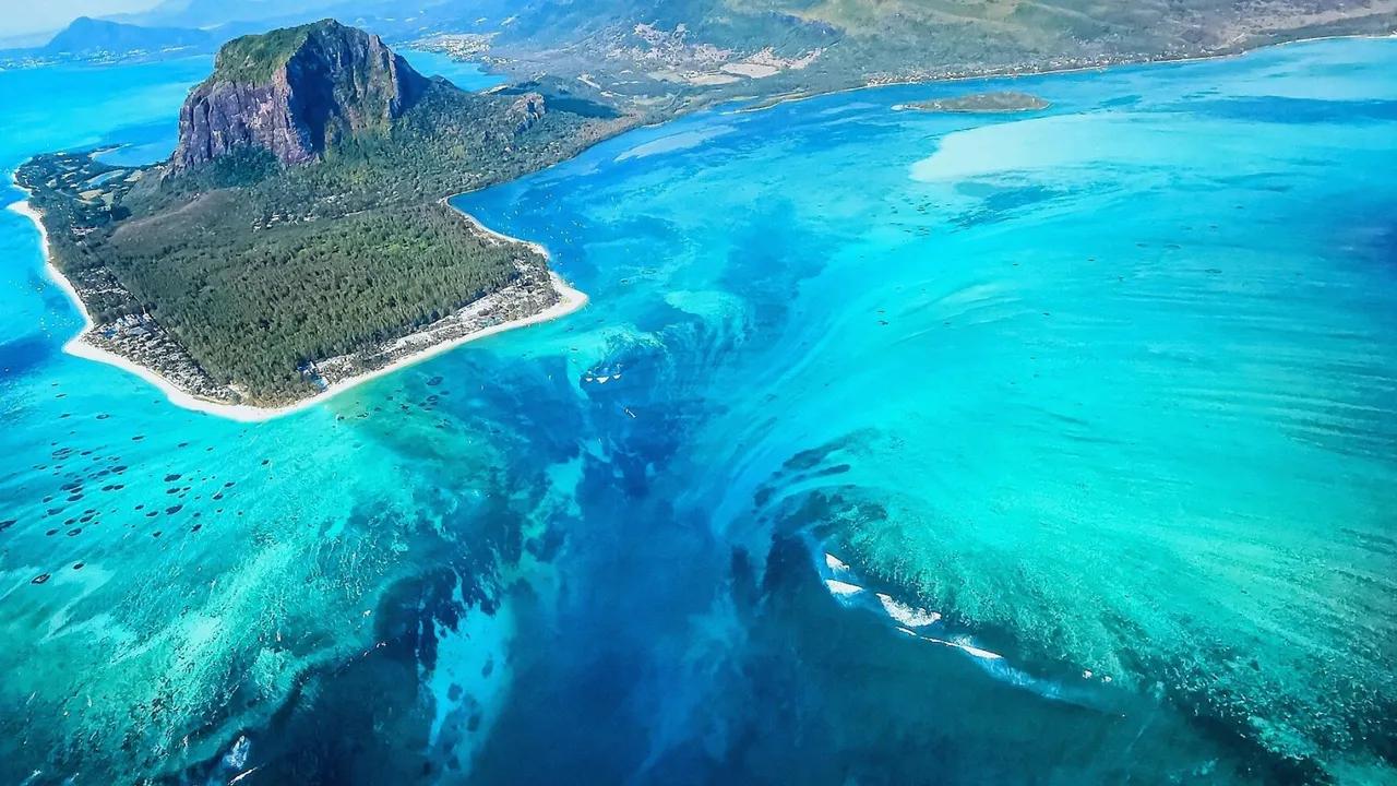Discover The World's Largest Underwater Waterfall Image