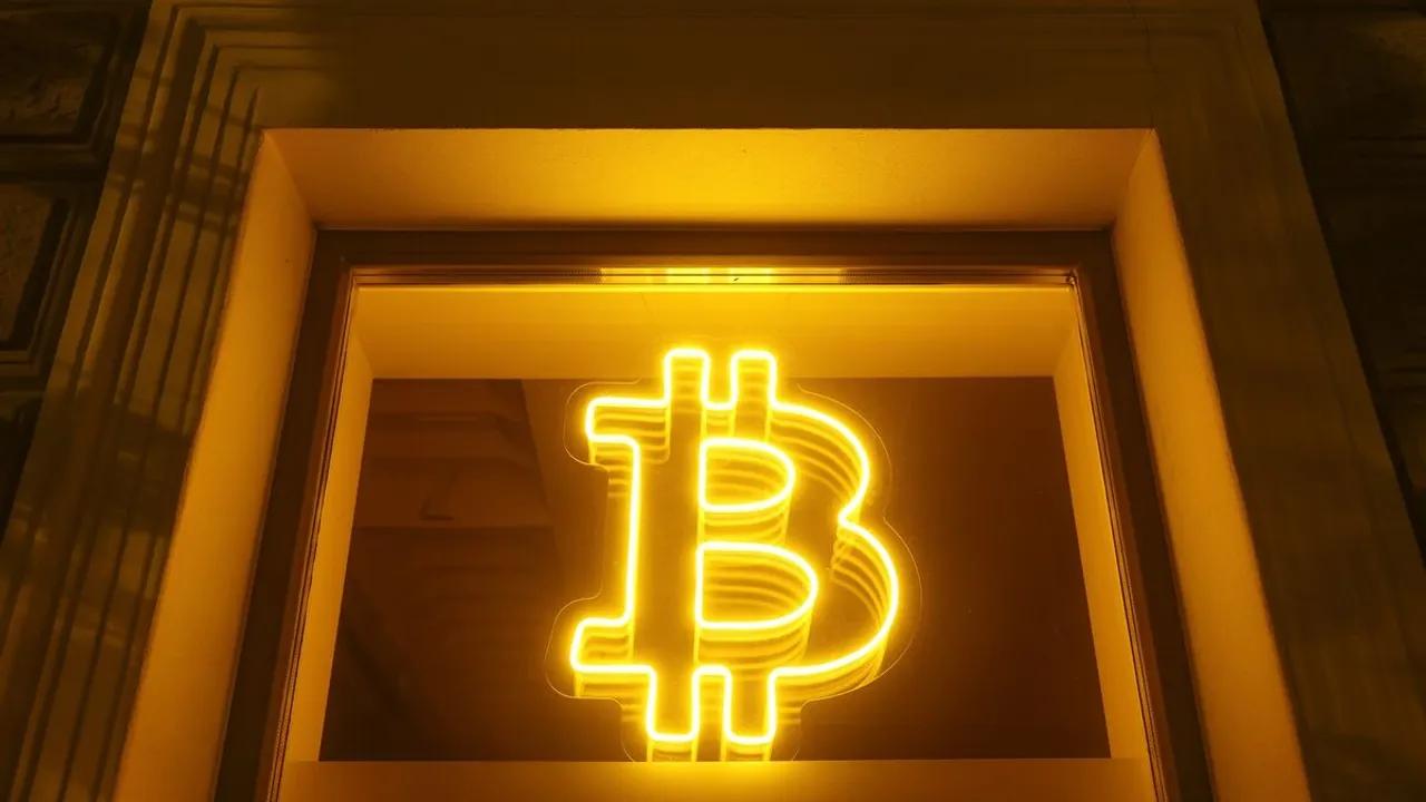 Bitcoin Reaches Record $120,000 Amidst Bullish Momentum Image