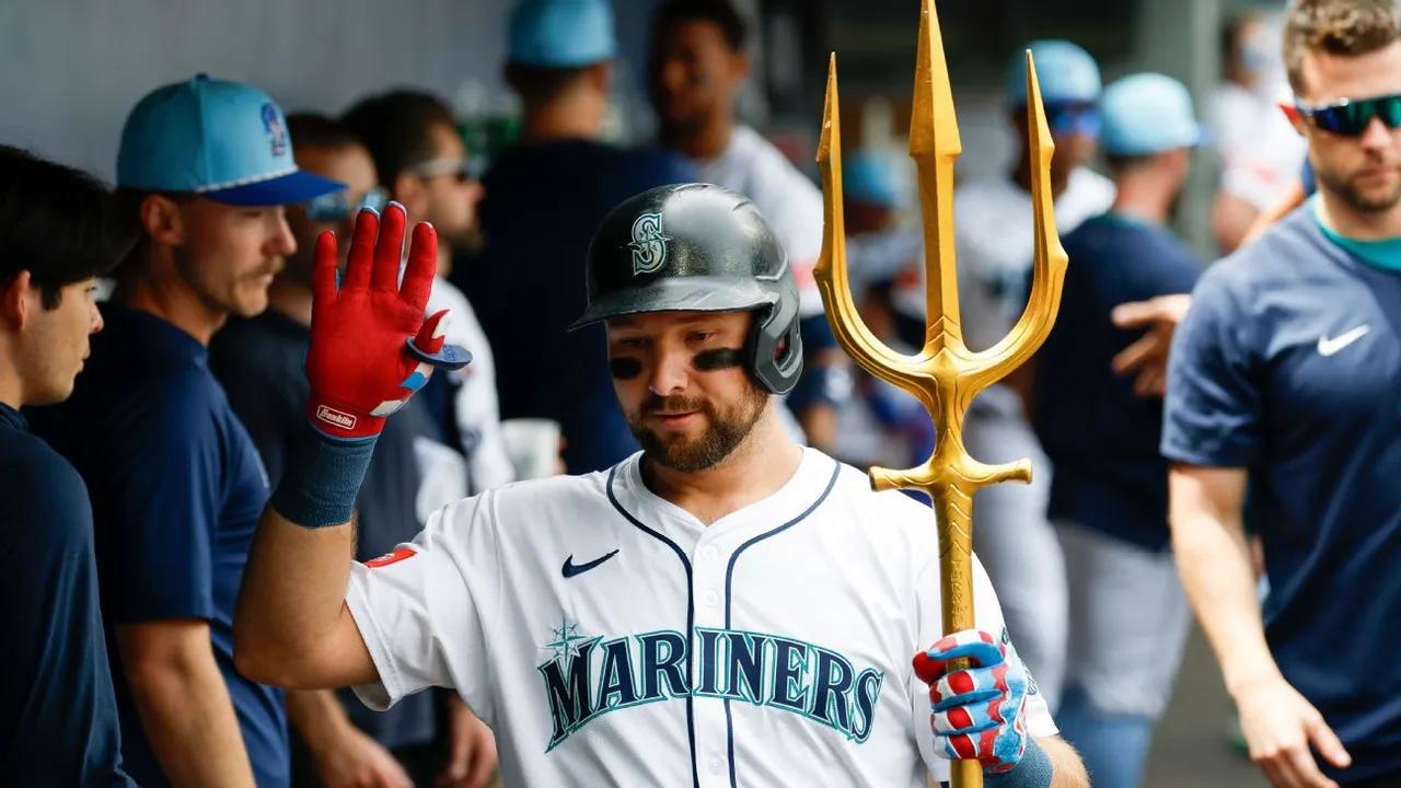 Cal Raleigh's Record-breaking Season And Home Run Derby Aspirations Image