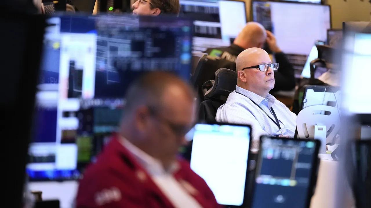 U.s. Stock Indexes Edge Higher With Encouraging Inflation Data Image