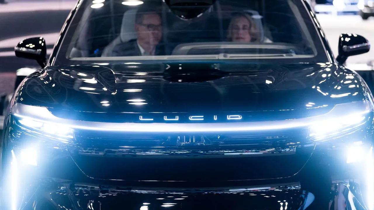 Lucid Stock Surges 45% With Uber And Nuro Robotaxi Partnership Image