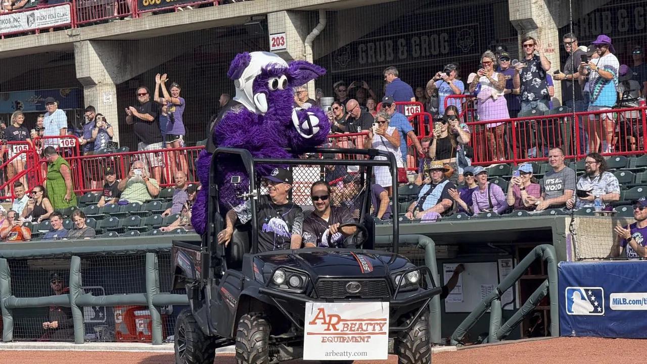John Oliver's Erie Moon Mammoths Debut To Record Attendance Image