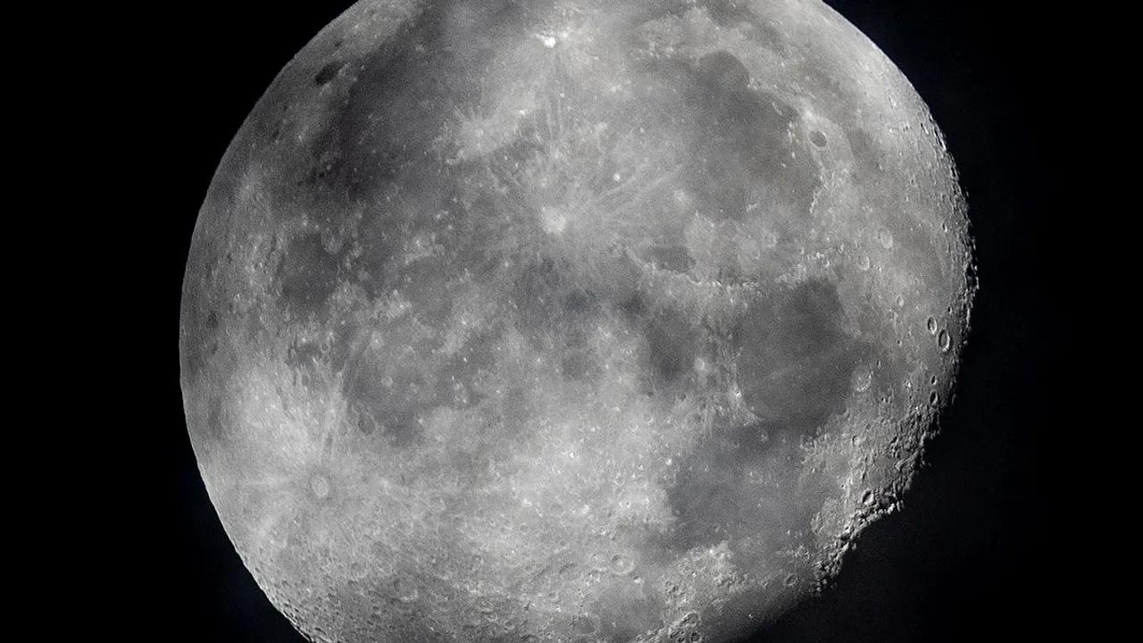 Lunar Soil's Potential To Sustain Life Explored In New Study Image