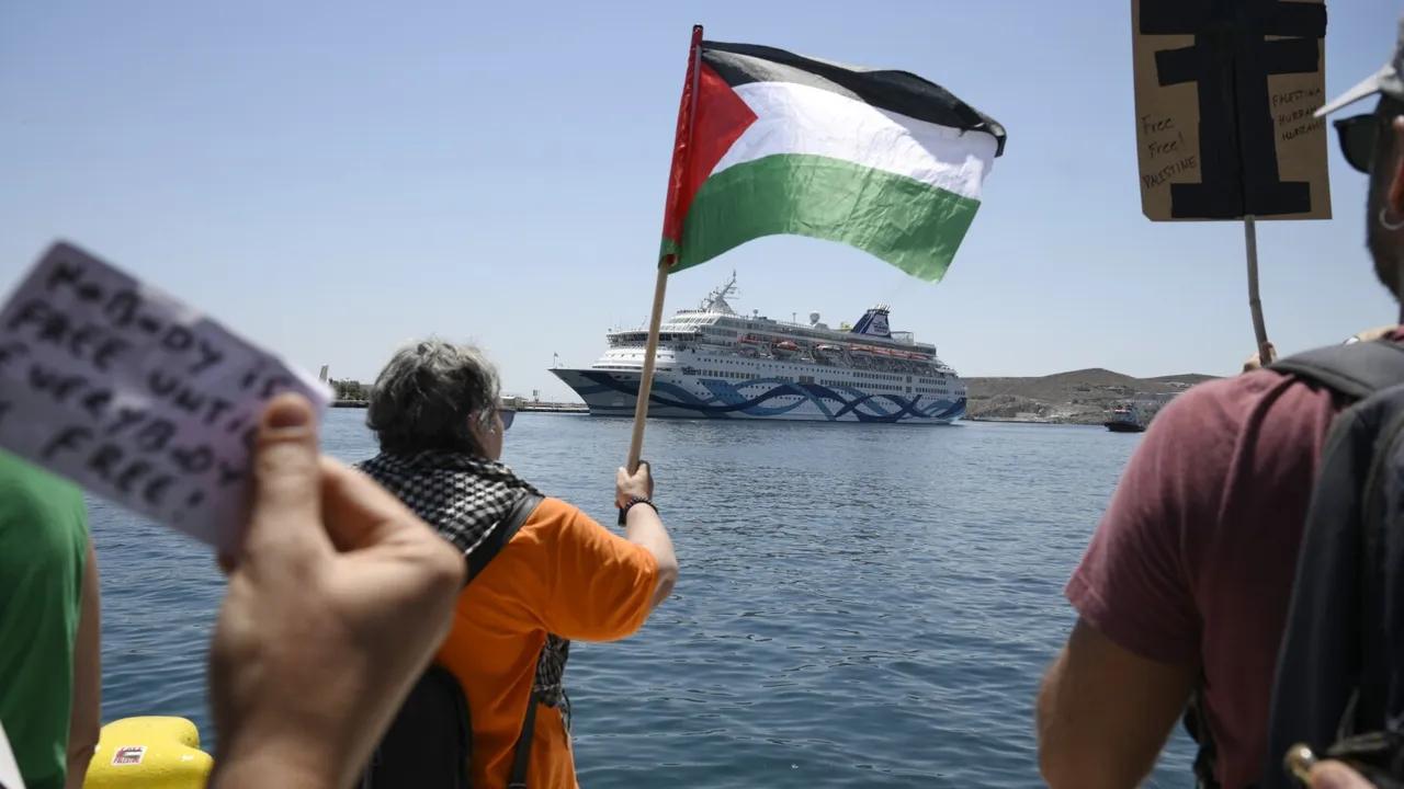 Protest In Greece Prevents Israeli Tourists From Disembarking Image
