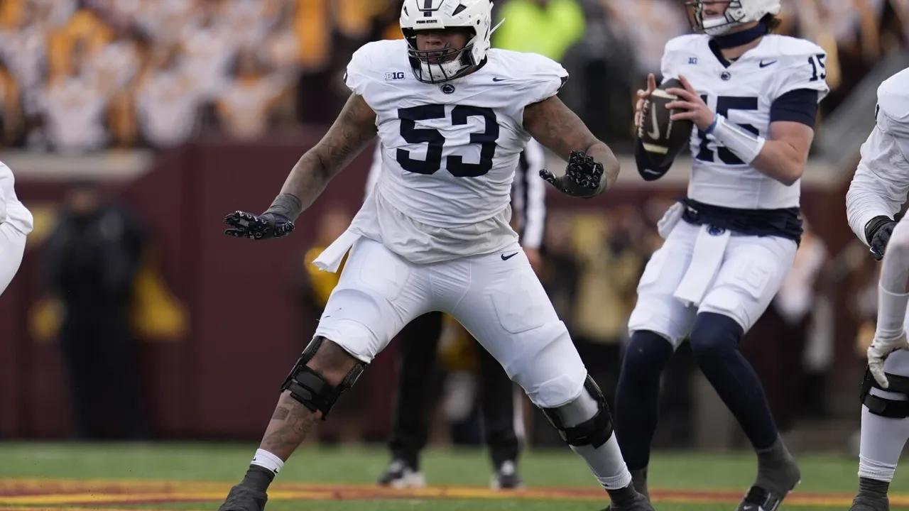 Trump Signs Order To Clarify College Athletes' Employment Status Image