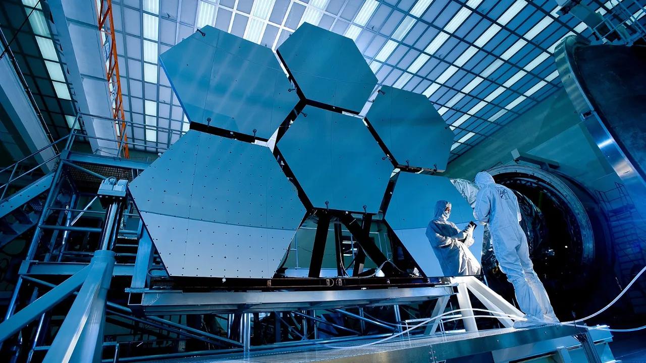 How The James Webb Space Telescope Views The Distant Universe Image