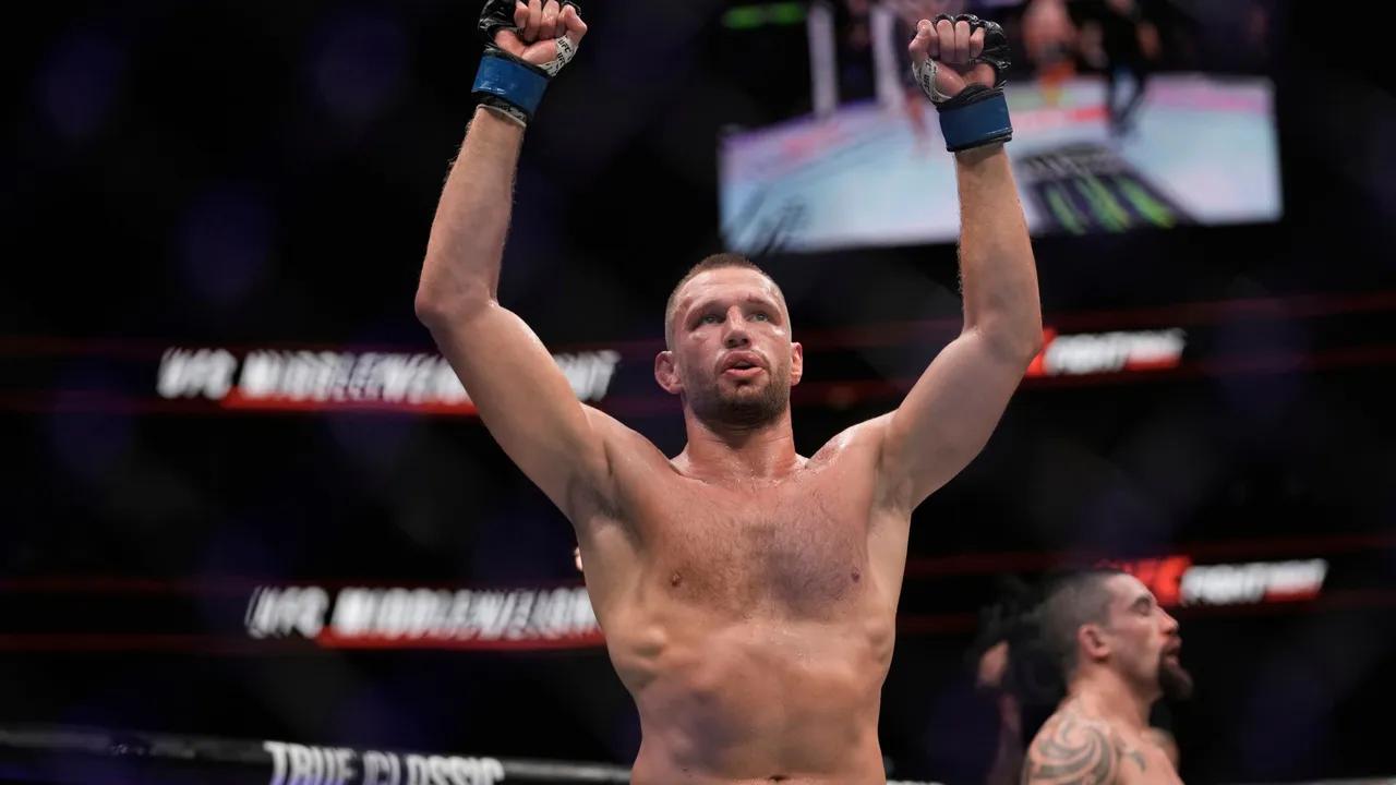 De Ridder Wins Split Decision Against Whittaker At Ufc Abu Dhabi Image