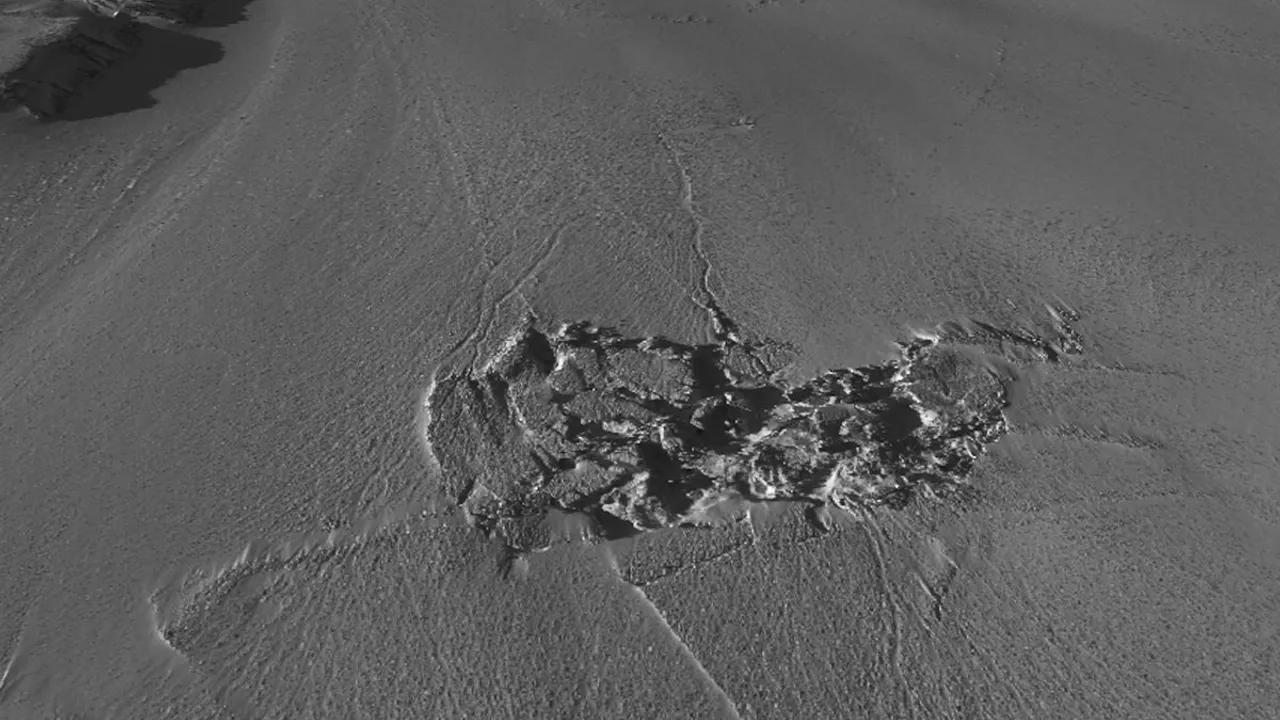 Massive Flood Through Greenland Ice Sheet Reveals Surprising Insights Image