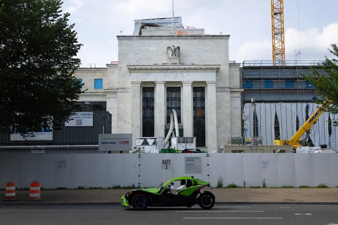 Fed Governor's Early Resignation Opens Trump Opportunity Image