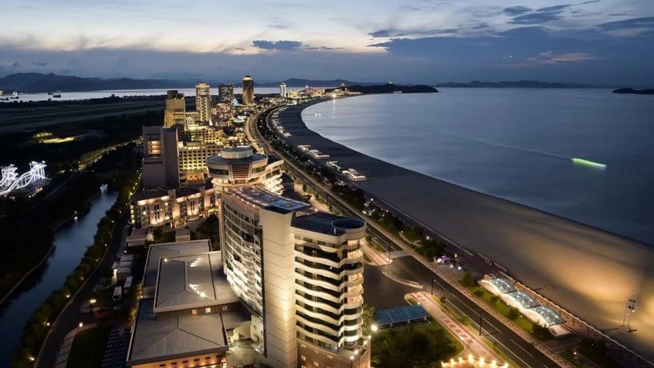 Rus Turistler Kuzey Kore'deki Wonsan Tatil Köyünde Eşsiz Bir Deneyim Yaşadı Image