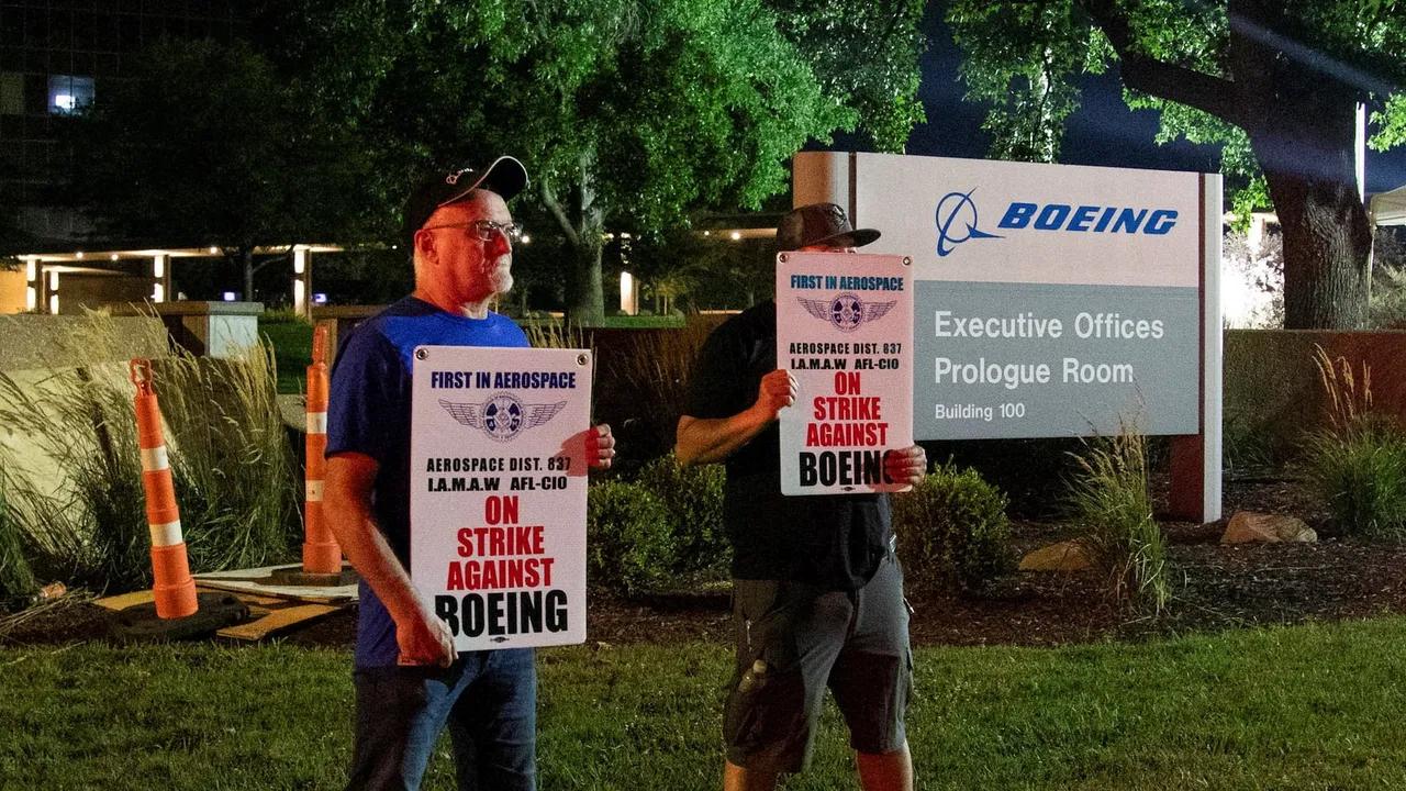 Boeing Jet Workers Strike After Rejecting Contract Proposal Image