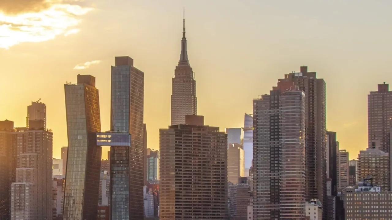 Scientists Investigate 'Hot Blob' Moving Towards New York Image