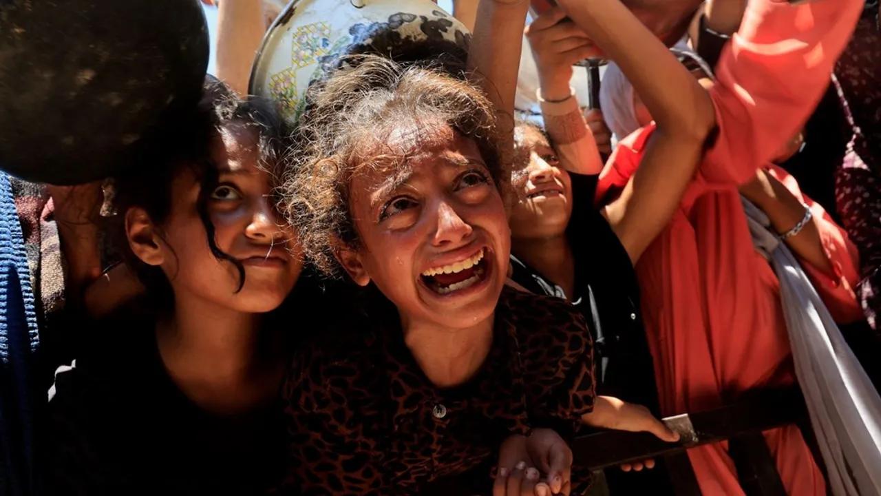 Gazze'de Yardım Krizi: Kefenler Tükendi, Açlıktan Ölümler Artıyor Image