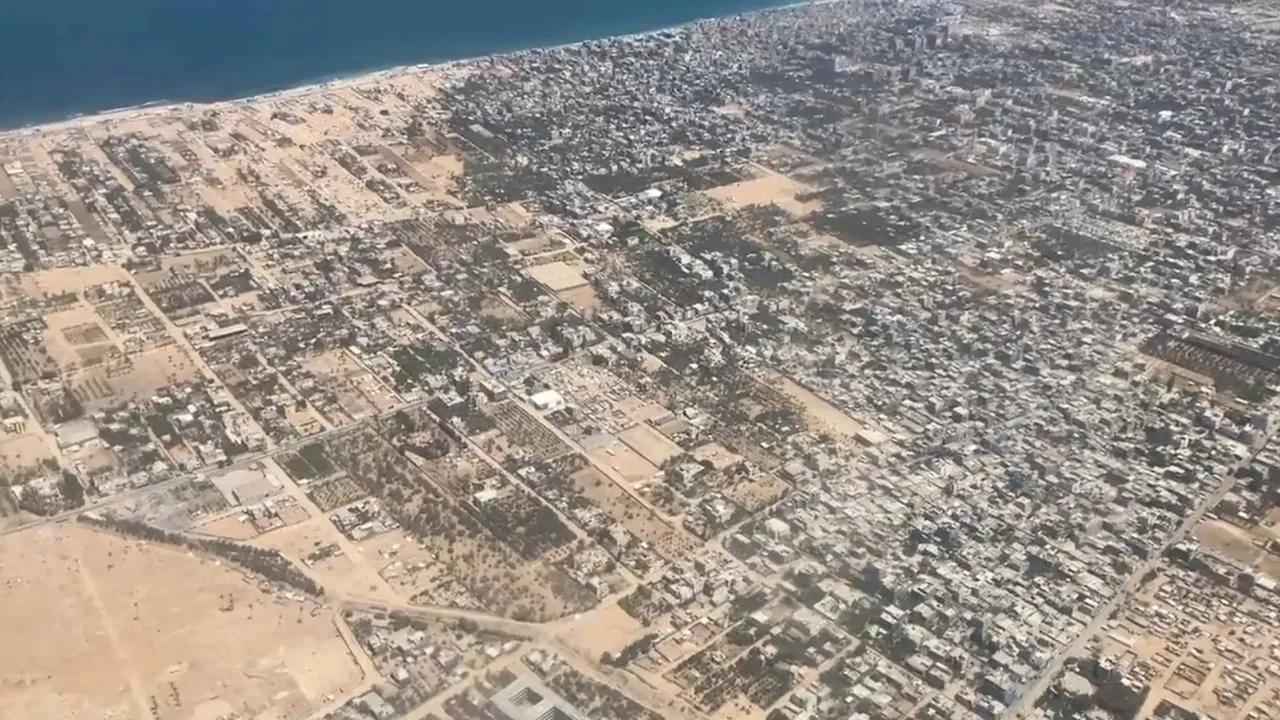 The Guardian'ın Gazze Üzerinden Havadan İncelemesi: Yıkımın Görüntüleri Image
