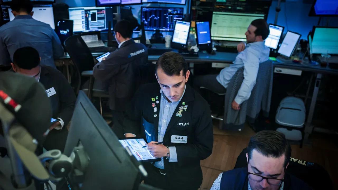 Stock Futures Climb Amid Trump's Semiconductor Tariff Proposal Image
