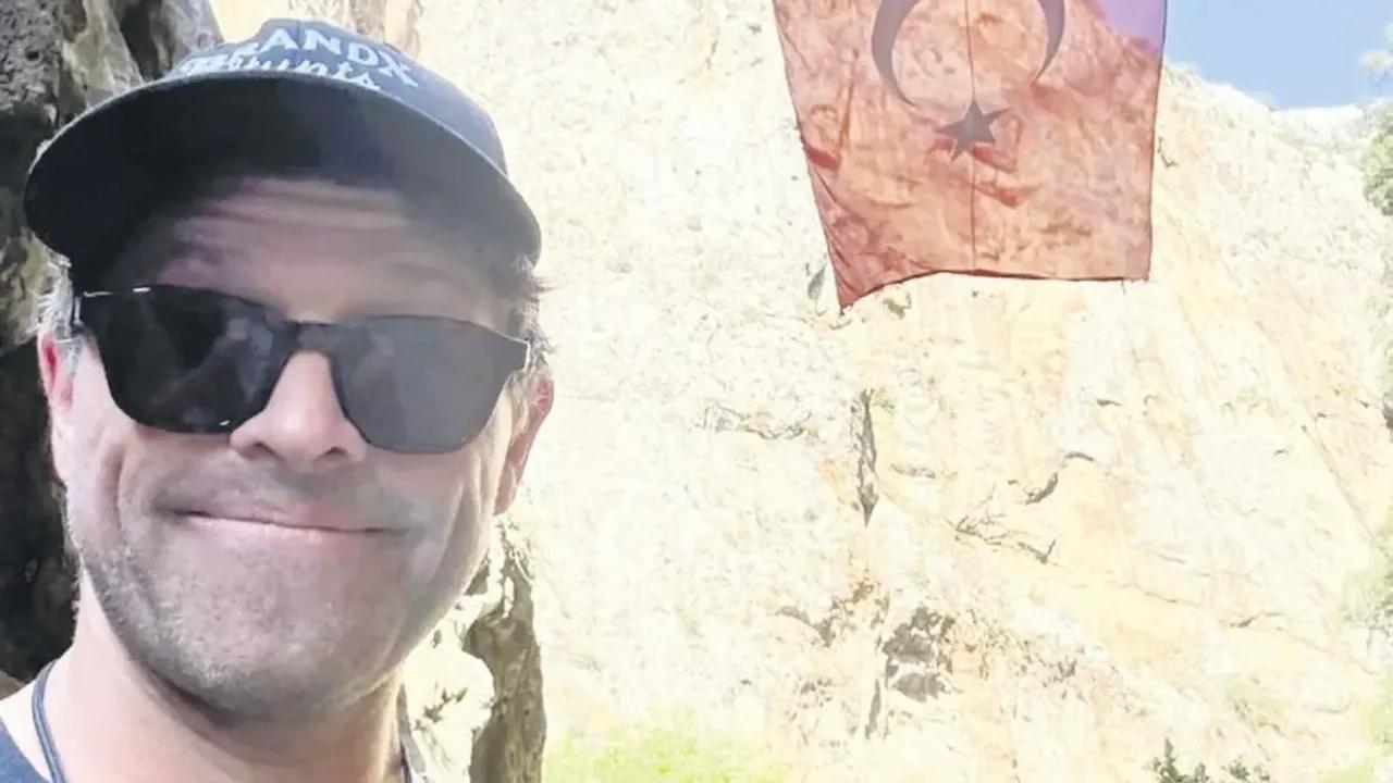 Hollywood Yıldızı Misha Collins Türkiye'de Tatil Keyfi Yapıyor Image