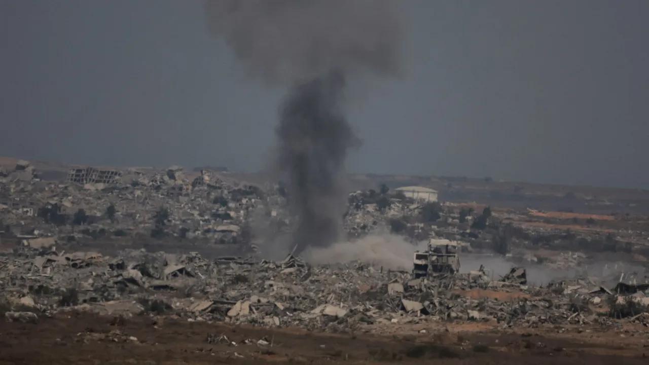 Israel Intensifies Bombardment of Gaza Amid Stalled Ceasefire Talks Image