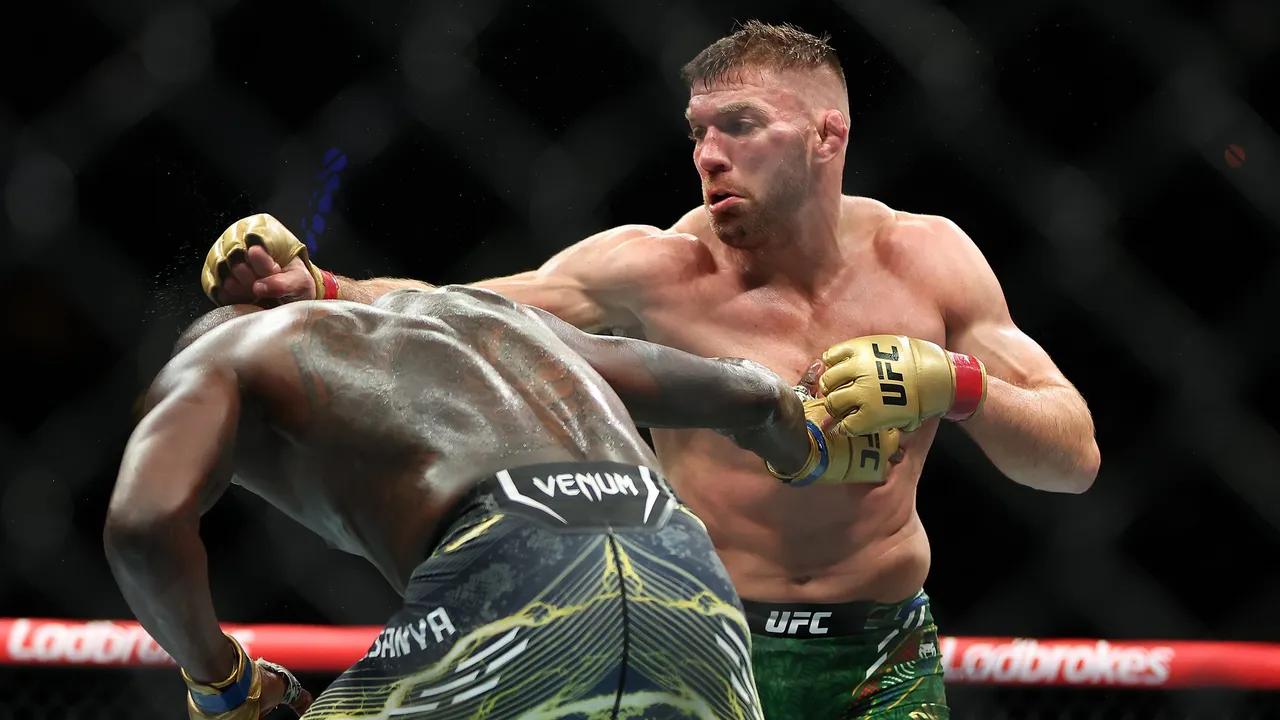 Weidman Predicts Du Plessis to Triumph Over Chimaev at UFC 319 Image