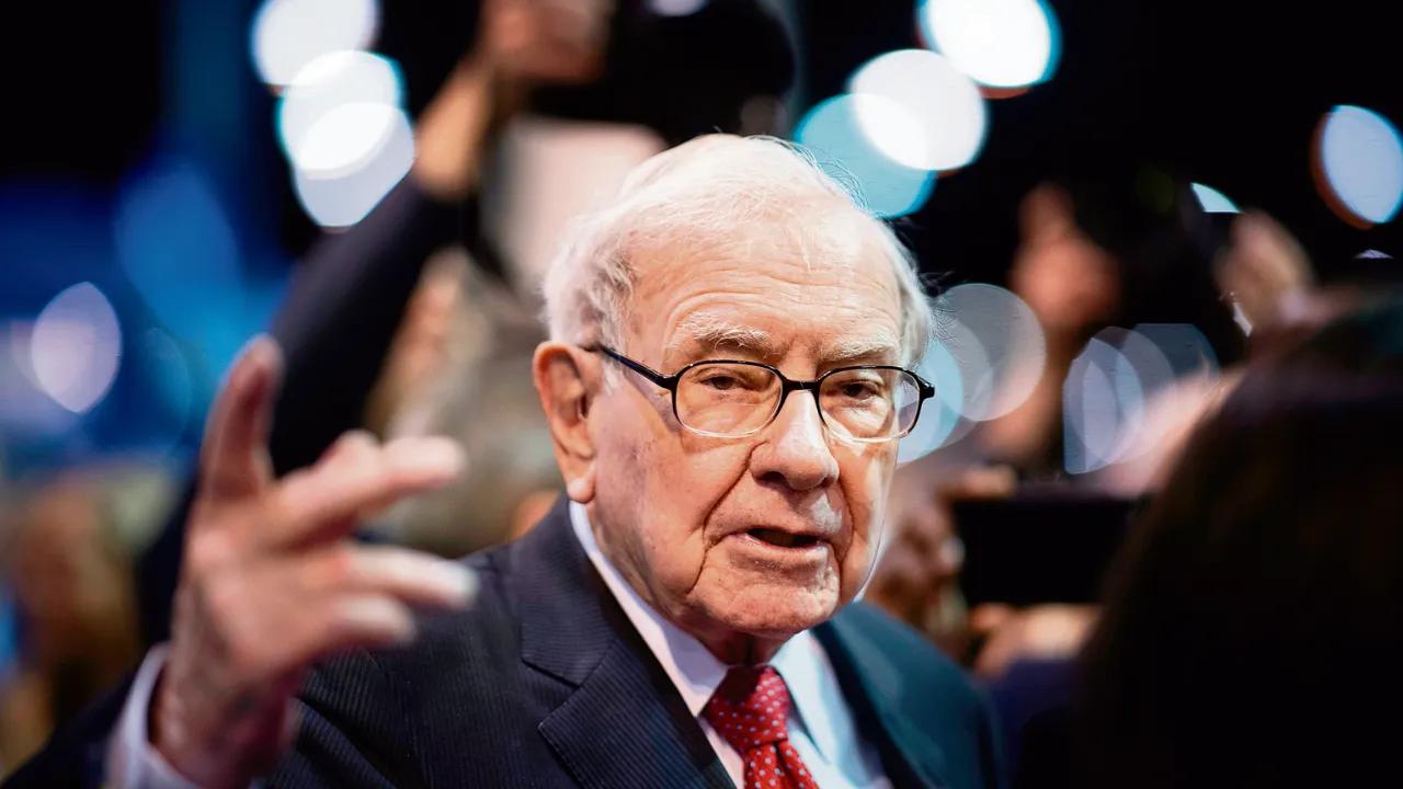 Warren Buffett'ın Portföy Hamlesi: UnitedHealth Alımı ve Apple Satışı Image