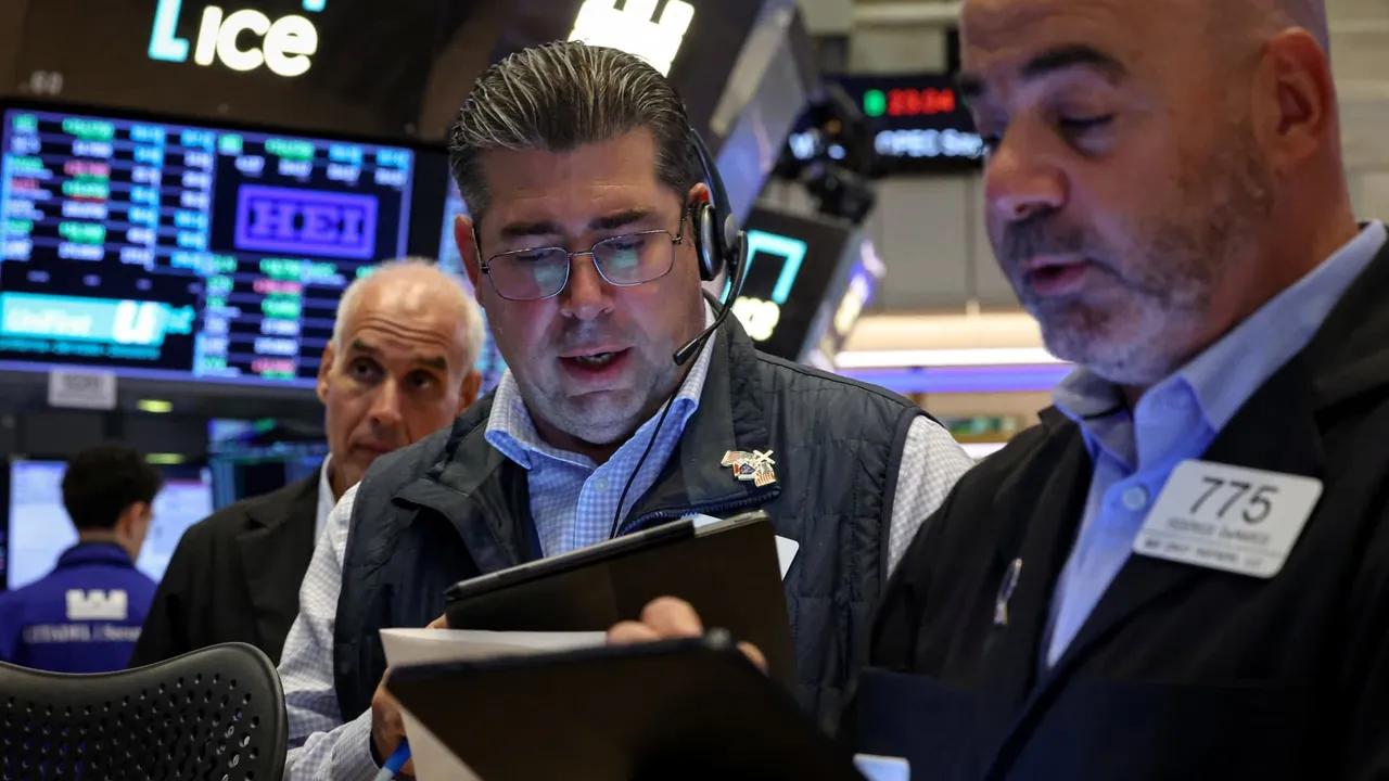 Stock Futures Decline After Consecutive Winning Weeks Image